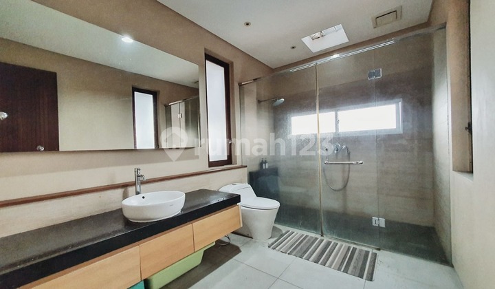 Rumah Elegant Kawasan Elit Setiabudi Pusatkota 2