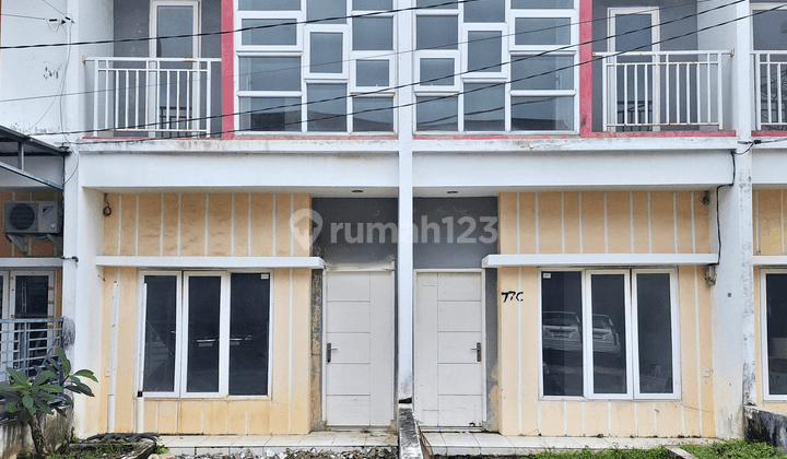 Dijual Rumah di Komplek Victoria Townhouse, Medan Johor 1