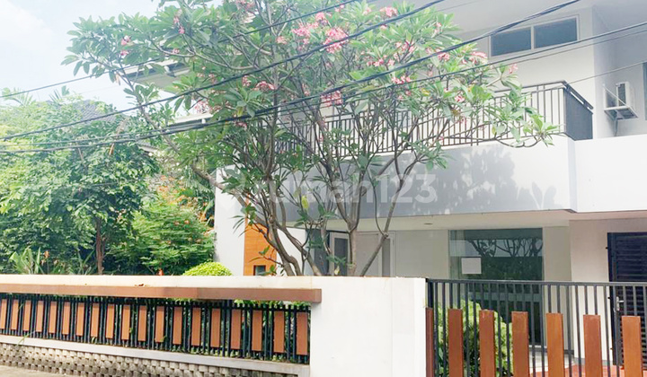 Rumah Dalam Cluster dengan Private Pool di Cipete