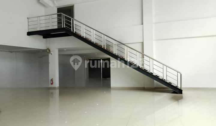 Nice, Large Ruko in South Jakarta MRT Line. Rarely Available.