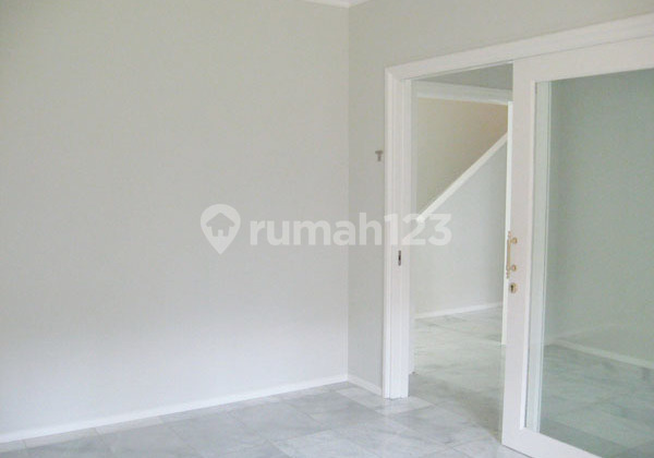 Rumah Dalam Cluster dengan Keamanan 24 Jam di Tanah Kusir 2