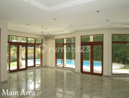 Neat and well-maintained house, expat standard, close to TB Simatupang & Jakarta Montessory School. 2