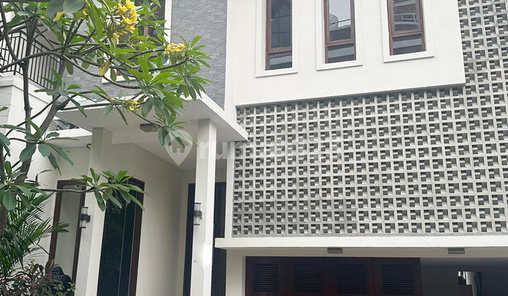 Nice House in a Strategic Location, Kemang