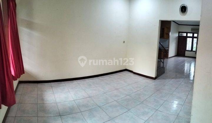 Harga di bawah NJOP, Rumah Lama dalam cluster yang tenang, area strategis tengah kota 2