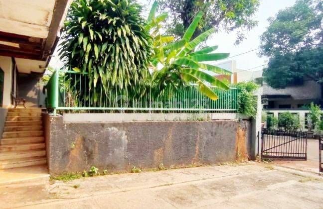 Rumah lama dalam cluster yang tenang, jalur busway, harga dekat NJOP 1