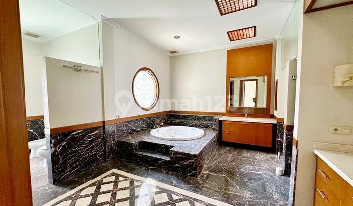 Harga Dibawah NJOP, Rumah Besar Dekat Jis Pondok Indah