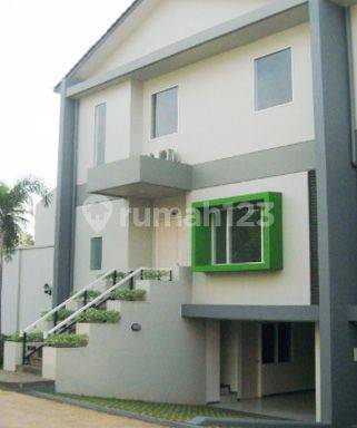 Townhouse dalam cluster di Cilandak, dekat Singapore School 1