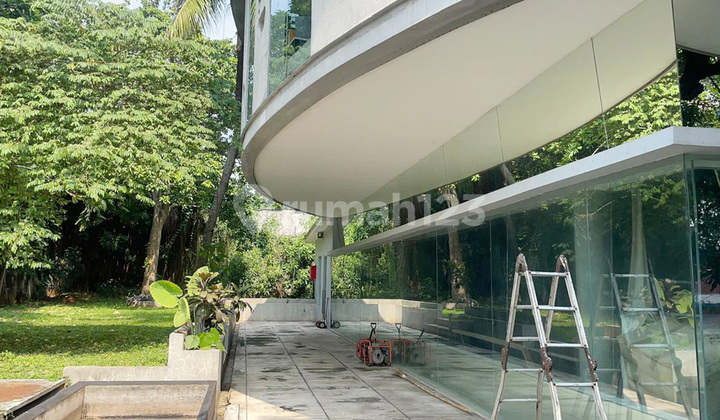 Di bawah NJOP, hanya 23 jutaan/m2 di Kemang Jaksel. Parkir besar, ada rooftop & taman luas, cocok untuk Cafe/resto premium, studio, kantor, showroom, sekolah, dll