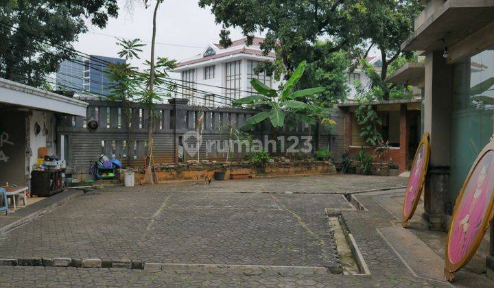 Rumah Kokoh Besar Strategis Pinggir Jalan, Potensi Untuk Komersial 1