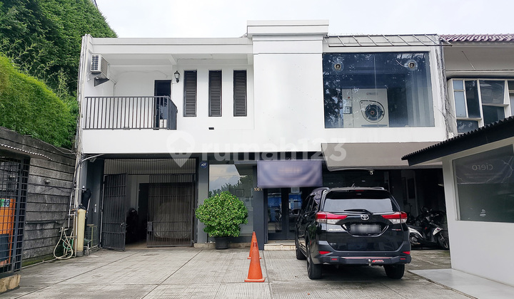 Cocok untuk usaha, kantor, resto, guest house, dll. Lokasi di Jalan Utama area Komersil di Bangka 2