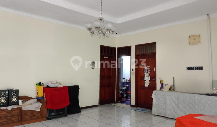 Large yard house, serene and green environment in an elite complex, strategic location in Pancoran. 2