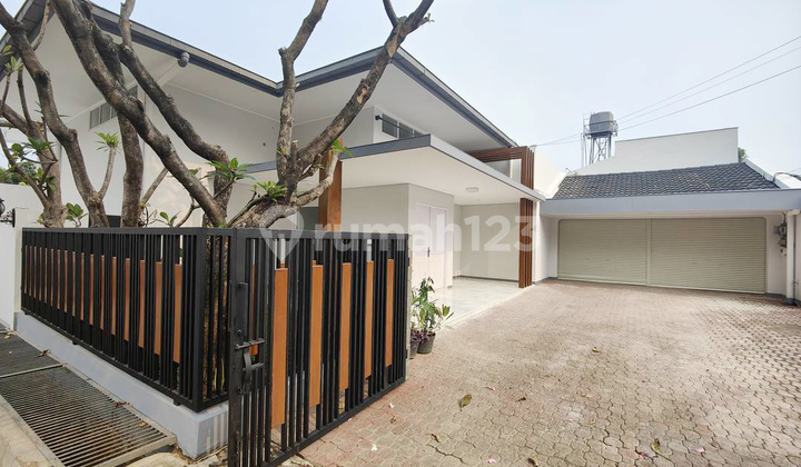 House with Large Land, Comfortable, Expat Standard in Cipete