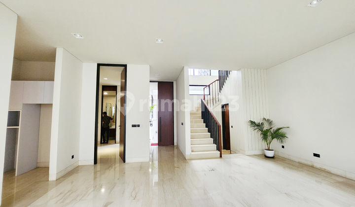 Rumah Dengan Design Modern di Area Sangat Bagus, Kemang 2