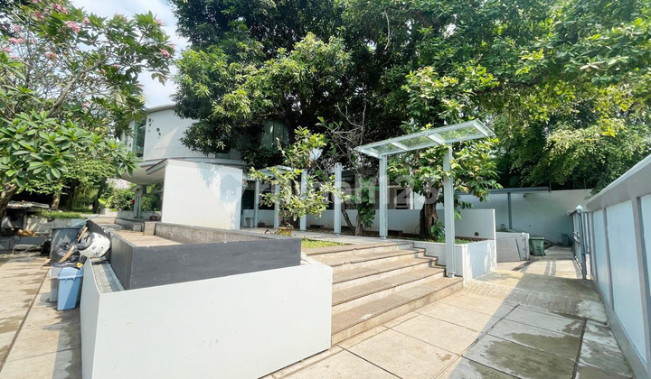 Quick Sale: Large House Suitable for Office at Affordable Price Close to NJOP in Kemang