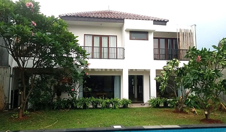 Nice house, spacious, neat, well-maintained, attractive price. Strategic location near Antasari, French School Cipete, TB Simatupang. 1