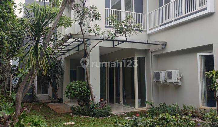 Rumah modern dalam cluster yang asri. Ada swimming pool 1