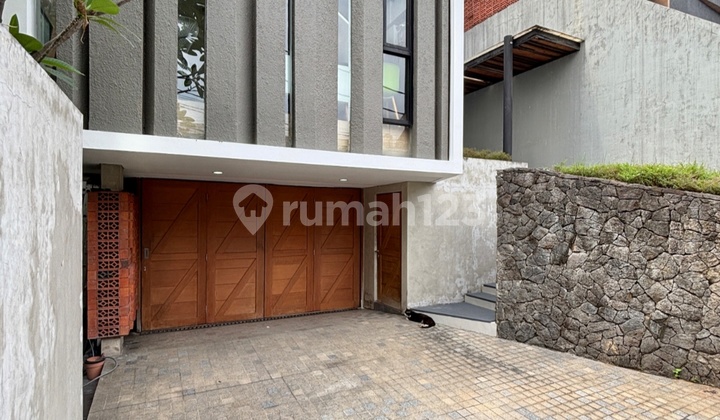 Cipete [For Sale] : Architect by Atelier Riri Rumah modern tropical Fully furnished lokasi strategis 