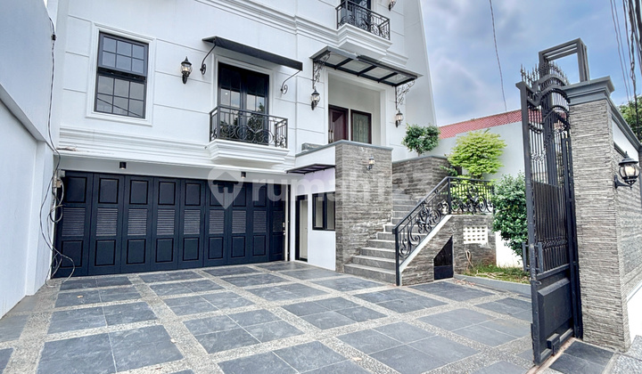 Luxurious House in Menteng Central Jakarta with Private Pool & Rooftop. 2