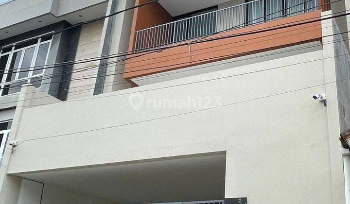 Rumah 3 Lantai Plus Roof Top Di Pulomas Turun Harga Desain By Emporio 2