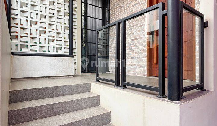Rumah Dalam Townhouse With Private Pool Dekat Pintu Tol di Cilandak 2