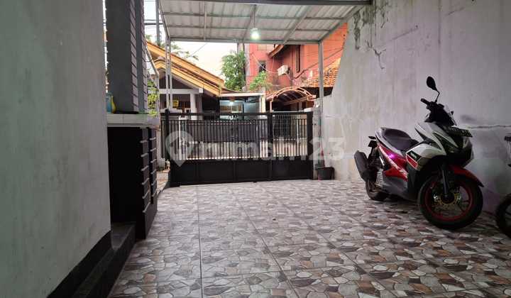 For Sale Cheap 6-Bedroom House in Bintaro South Tangerang 2