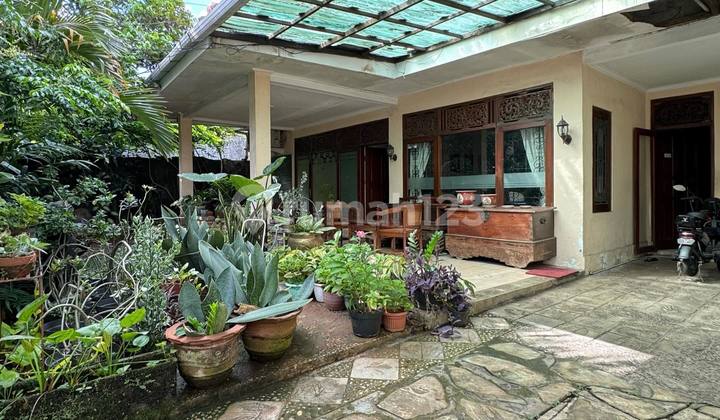 Rumah Hitung Tanah Kotak Strategis Kebayoran Baru Jakarta Selatan