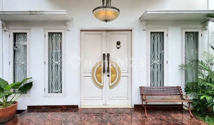 RUMAH DESING CLASSIC MODERN DI TEBET JAKARTA SELATAN