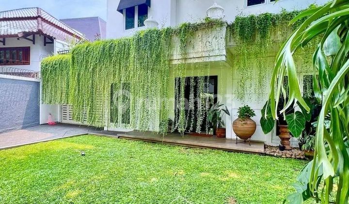 RUMAH DESAIN CANTIK, 2 LANTAI DI KEBAYORAN BARU JAKARTA SELATAN