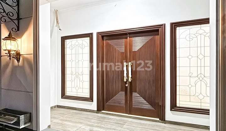 Luxury 3-Story Ready-to-Occupy House in Menteng, South Jakarta 2