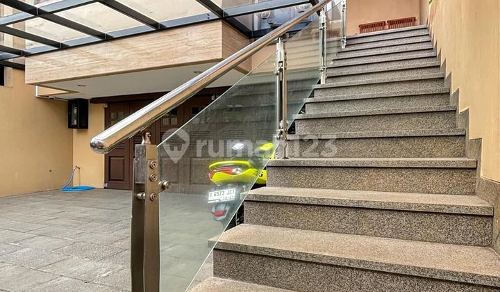 Rumah Dalam Town House 3 Lantai Di Pejaten Jakarta Selatan 2