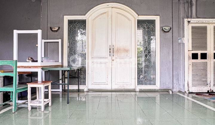 Wide Area Residential House in Cipeta, South Jakarta Wide Area Residential House in Cipeta, South Jakarta