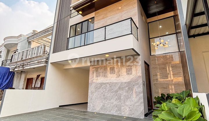 Rumah 3 Lantai Dalam Town House Pejaten Jakarta Selatan Rumah 3 Lantai Dalam Town House Pejaten Jakarta Selatan
