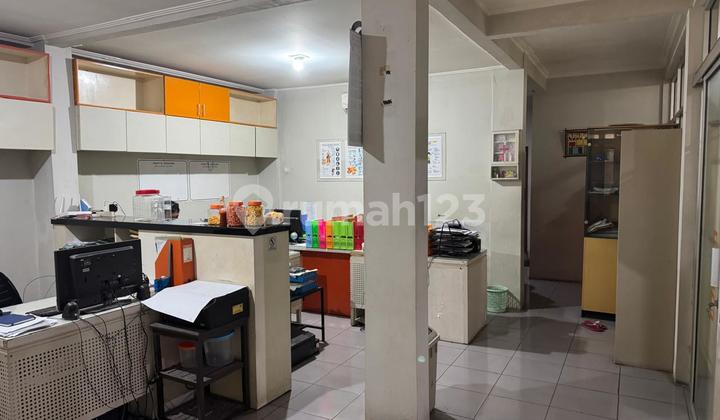 For Sale 3-Story Office Building, 2-Story Boarding House with 75 Rooms, 2 Shops with SHM Ownership Certificate, 1 Minute to Undip Tembalang. 2