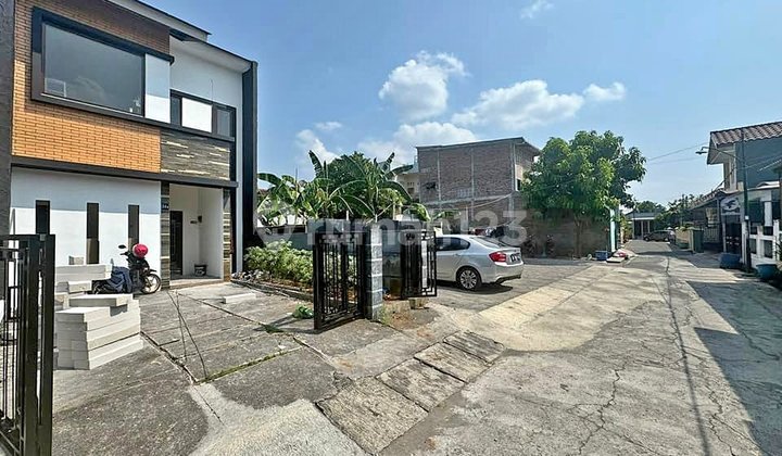 Rumah Dijual Baru 2 LT SHM Hak Milik Ada Mezzanine Jl Panda Palebon Pedurungan Semarang Timur 2