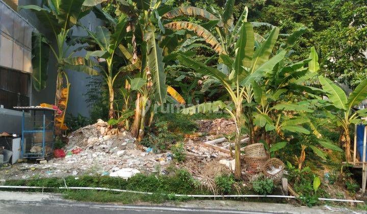 Dijual Tanah 932 m2 Lbr Dpn 60 m Pojok di  Kel Wonoplumbon Kec Mijen Spesifikasi: – Luas Tanah : 932 m2 Lebar Depan : 60 m – Hadap : Barat dan Selatan – Sertifikasi: SHM – Jalan lebar 5 meter paving Lingkungan; – Aman, nyaman, bebas banjir – Cocok untuk t 2