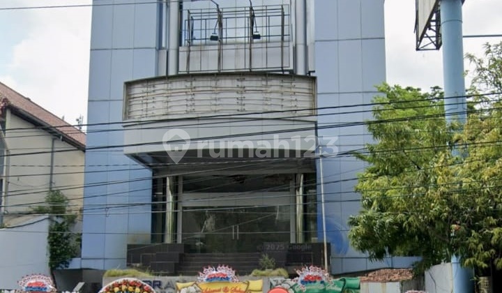4-Story Office and Retail Space for Sale on Pemuda Street, Sekayu Village, Central Semarang District 4-Story Office and Retail Space for Sale on Pemuda Street, Sekayu Village, Central Semarang District
