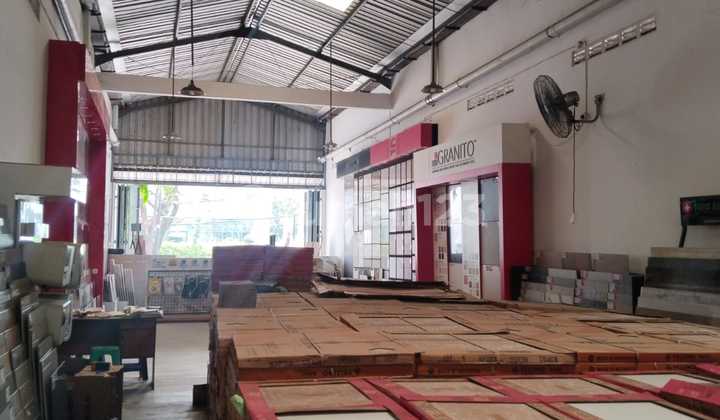 Gudang / Kantor  Dijual SHM Hak Milik  di Jl  Raya Majapahit Pedurungan Kidul  Semarang Timur