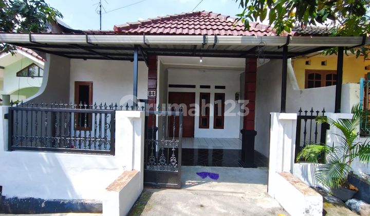 Nice House for Sale on Wide Street, SHM Ownership Title in Rorojonggrang, Manyaran, West Semarang.