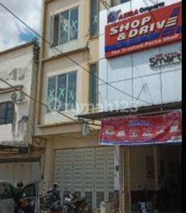 For Sale 3-Story Shop House at a Strategic Location on Jl Mt Haryono Kendari, Southeast Sulawesi 2