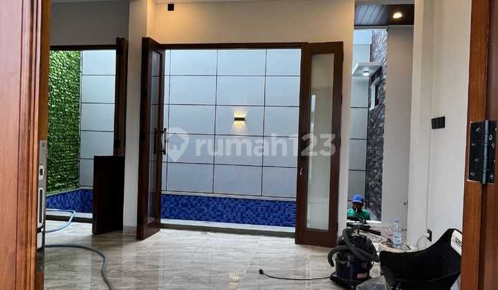 Dalam Perum Rumah dengan Kolam Renang di Maguwoharjo, Sleman 2