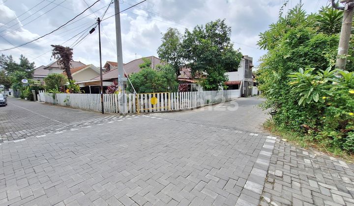 Premium Environment Near UGM Campus Land Bonus Building for Sale