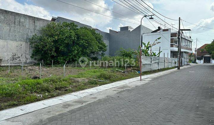 Lingkungan Mahasiswa Tanah di Jalan Wahid Hasyim Seturan Raya 2