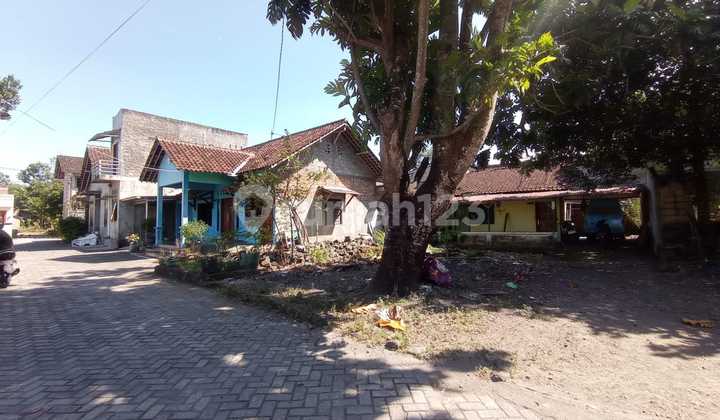 Yard Land Near Model Sleman Elementary School Kindergarten North of Maguwo Stadium