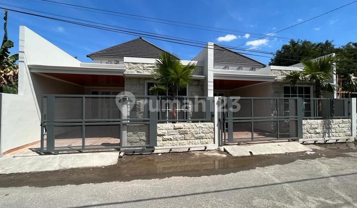 New House on Kaliurang Street, Campus Area of UII & PPG Arts.