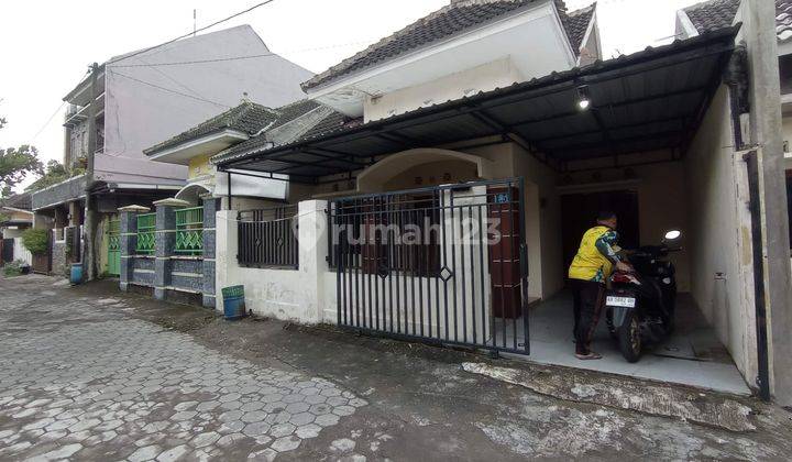 Rumah Dekat Kampus UII Ekonomi Condongcatur Dalam Perumahan 2