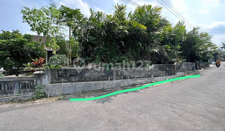 Land for Sale in Turi, North Sleman, Area 900 square meters.