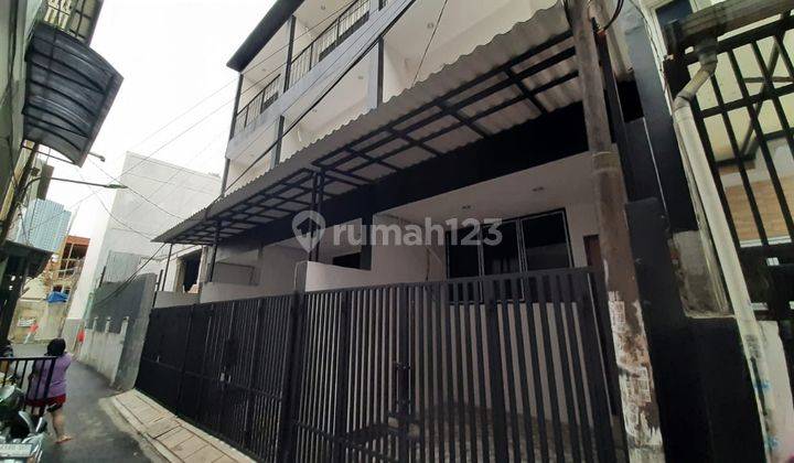  Rumah Minimalis  3 Lantai  Unfurnished SHM - Sertifikat Hak Milik di Jalan Rambutan , Tanjung Duren Bagus 1