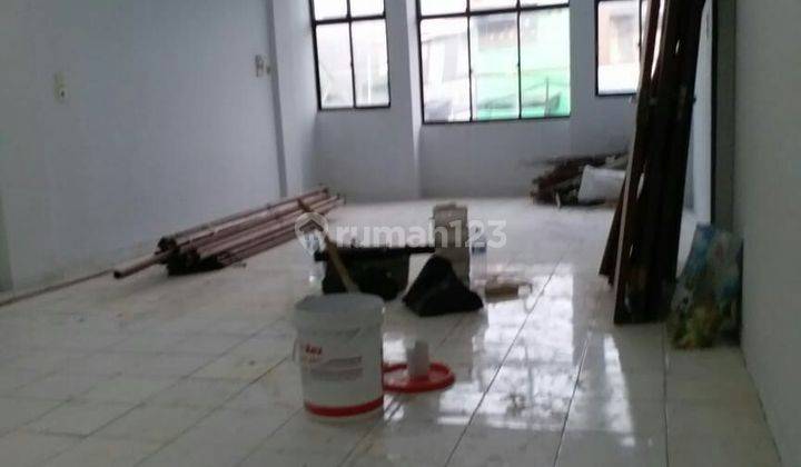  Ruko Jakarta Barat Pinggir Jalan Di Jalan Karya , Jelambar 110 M² Unfurnished Hgb - Hak Guna Bangun 2