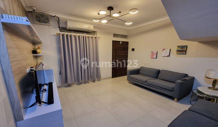  Rumah Sangat Terawat Tanjung Duren Jakarta Barat  3 Lantai Furnished Bagus SHM - Sertifikat Hak Milik di Jalan Lontar Tanjung Duren , Tanjung Duren