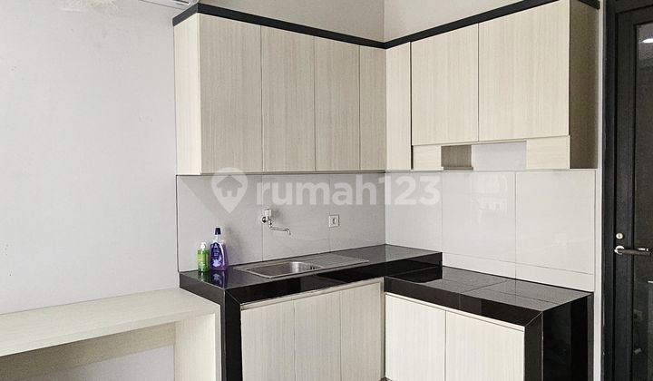 Disewakan Rumah 3 Lantai Botany Hills Fatmawati City Center Jakarta Selatan Minimalis Dekat MRT 2